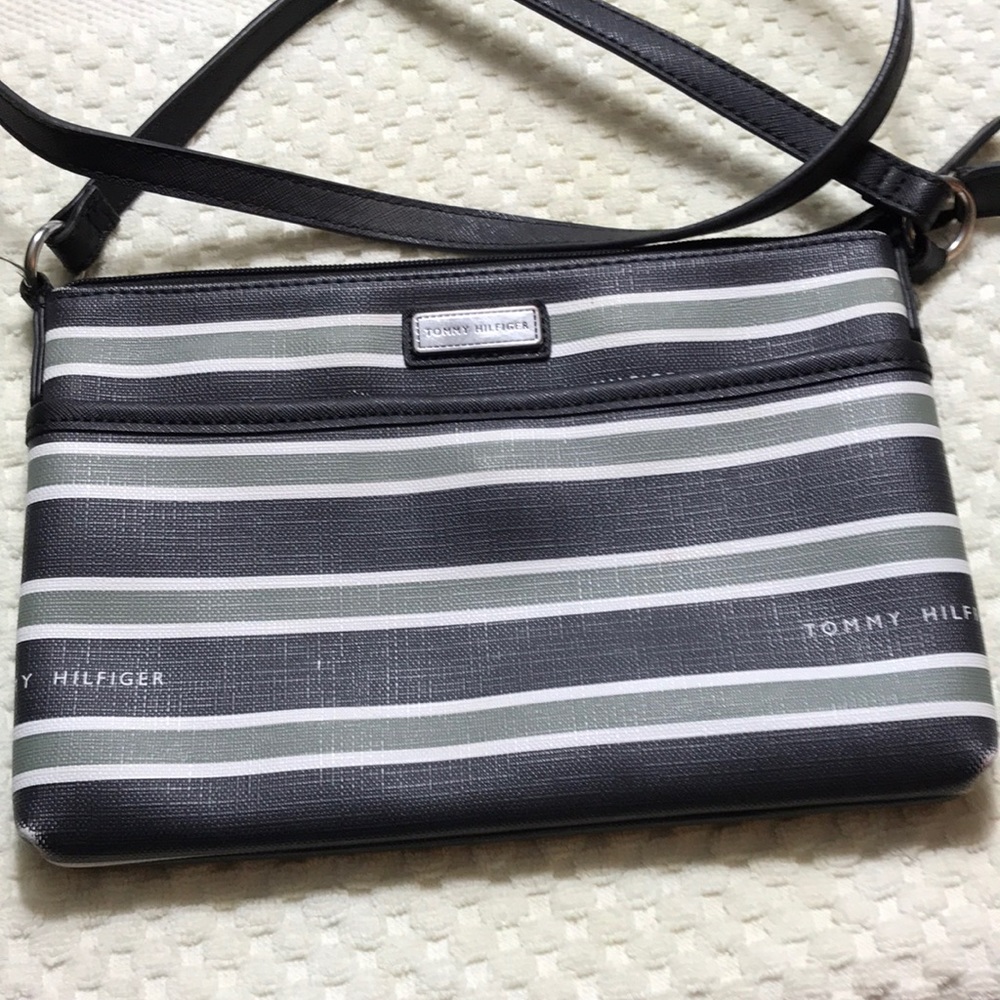 Tommy Hilfiger cross body small bag.